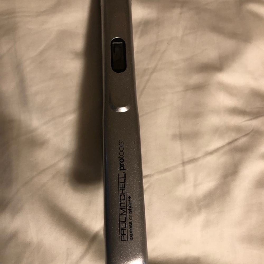 Paul Mitchell Express Ion Style+ Flat Iron 1”